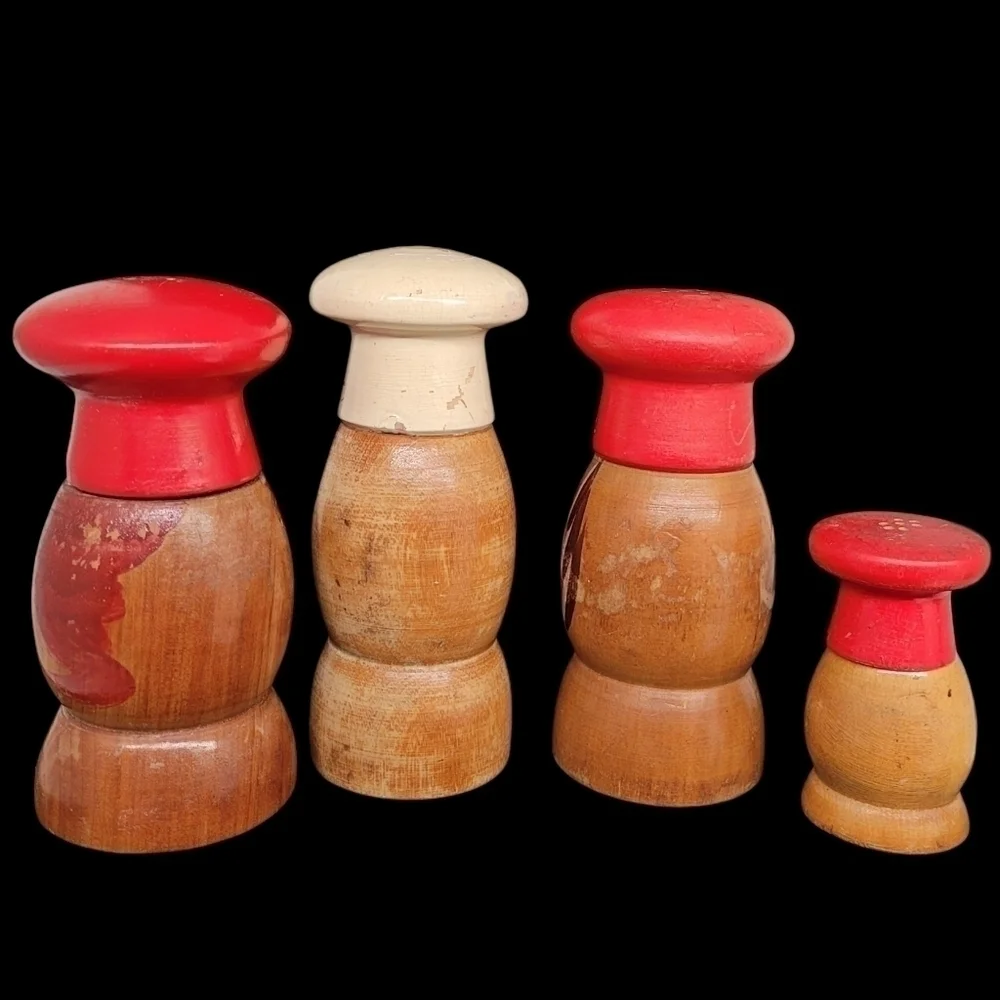 4 Vintage 1970's wood chef shakers in various shapes & sizes. Made in Ja…
